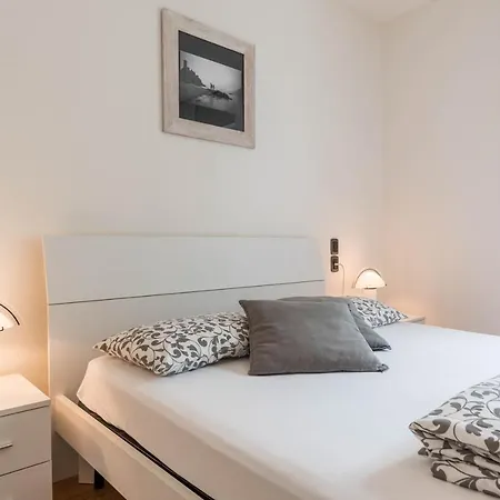 Apartment Casa Stefi N2 *